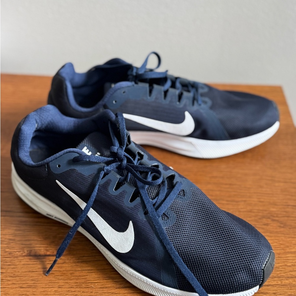 Men's NIKE Navy Downshifter Size 11.